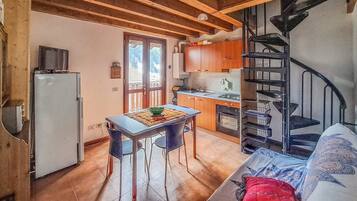 Apartment, Balcony, Mountain View | Interior