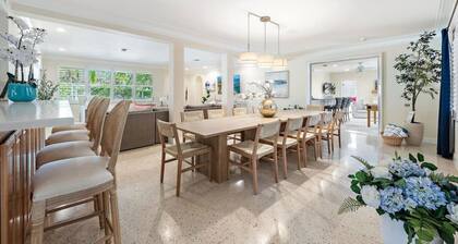Grand Palm Villa: 6BR+ Oasis, Steps from Ocean