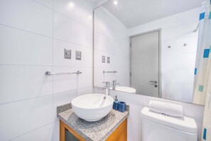 Shower - Angamos Coast Luminous Apartment 3D in Reñaca (Viña del Mar)