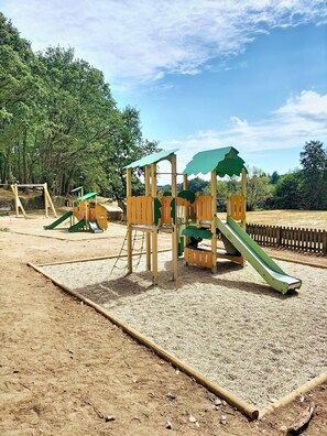 Garden - 2-bedroom Family Cottage in Malansac (Malansac)