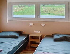 Room - 2-bedroom Family Cottage in Malansac (Malansac)