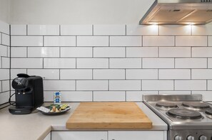 Apartment | Private kitchen - Convenient 2-bed Retreat in Flemington (Melbourne)