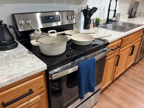 Private kitchen - Modern Ground-Level Suite | King Bed, Near Airport (Fairbanks)