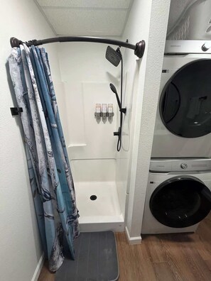 Bathroom - Modern Ground-Level Suite | King Bed, Near Airport (Fairbanks)