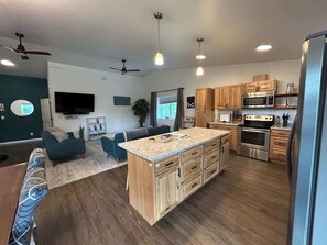 Interior - Modern Spacious 5bd | King Bed, Deck, Near Airport (Fairbanks)