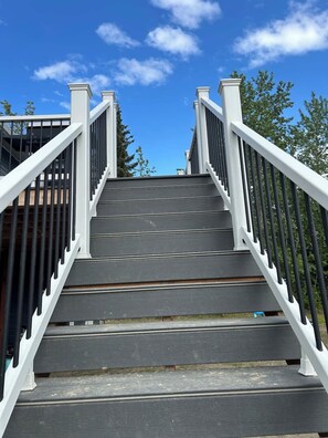 Property grounds - Modern Spacious 5bd | King Bed, Deck, Near Airport (Fairbanks)