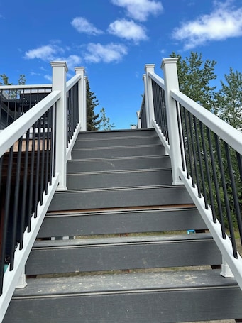 Property grounds. Modern Spacious 5bd | King Bed, Deck, Near Airport
