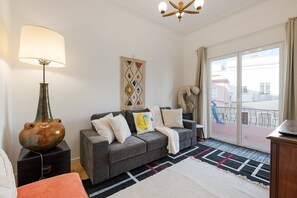 Living area - Holiday Home 'Casa Largo Da Mó' with Private Terrace, Wi-Fi and Air Conditioning (Portimão)