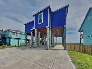 House (3 Bedrooms) | Property amenity - Beachfront Blue (Galveston)