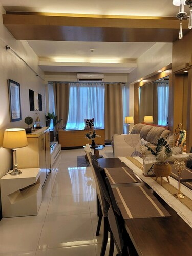 Ideal Family Getaway Connected to Eastwood Mall