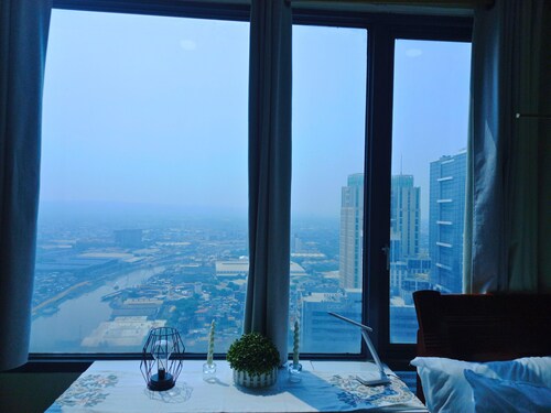 Ideal Family Getaway Connected to Eastwood Mall