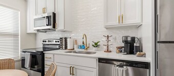 Magazine Inn-KING-Luxe Amenities-Fast Wi-Fi