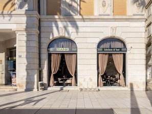 A building with two storefronts, one labeled 'The Bank' and the other 'Kitchen & Bar'. - Retreat Inside Diocletian's Palace (Split)