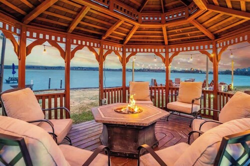 6 Bed, 180°View, Beach, Sleeps 16, HotTub, Game Rm