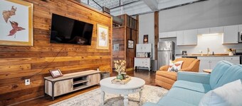 Stylish Downtown Mobile Loft/ Walk to Dauphin St/ Sleeps 6