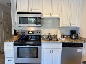 Fridge, microwave, oven, stovetop - SeaSide Villa on Hilton Head Island, Steps to Ocean, Shops and Restaurants. (Hilton Head Island)