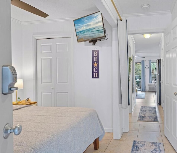 1 bedroom, iron/ironing board, travel cot, free WiFi