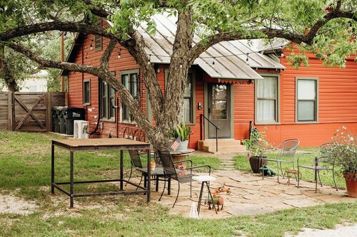  Located between Austin & San Antonio with all the cute little towns in between