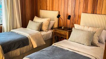 3 bedrooms, WiFi (free), bed sheets