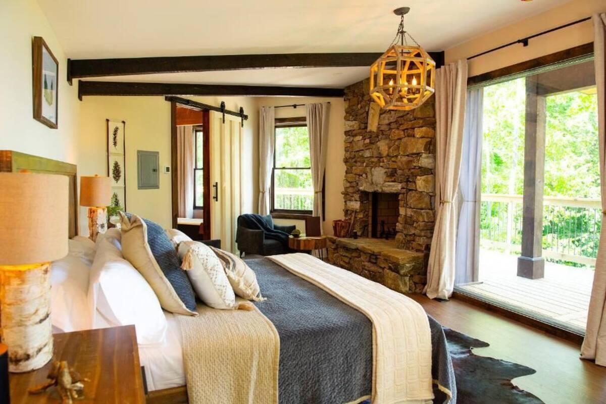 Quarto casal, varanda, vista para a montanha