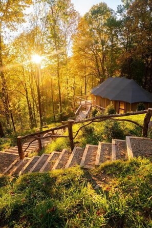 Doppelzimmer, Terrasse, Bergblick | Unterkunftsgelände