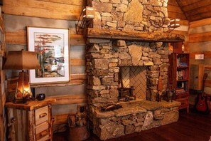 Interior - Elk & Embers Mountain Hideaway (Waynesville)