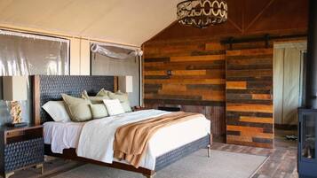 Tanager | Frette Italian sheets, premium bedding, pillowtop beds, in-room safe