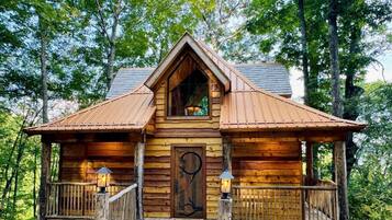 Hemlock | Exterior