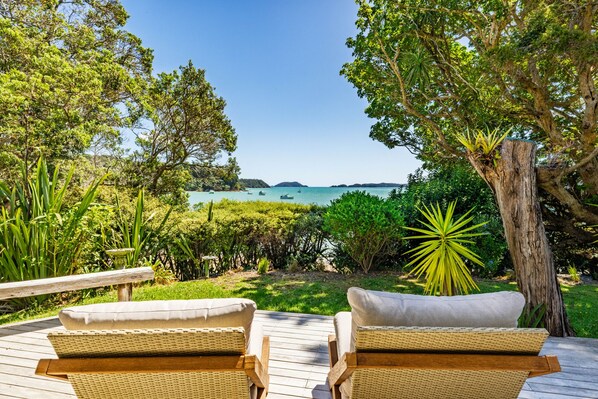 Property grounds - Te Uenga - Parekura Bay Holiday Home (Parekura Bay)
