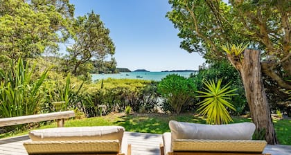 Te Uenga - Parekura Bay Holiday Home