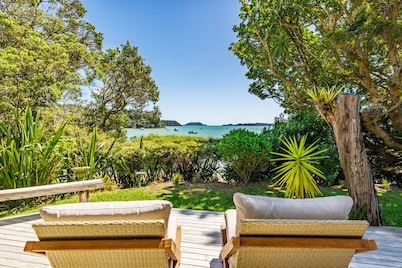 Te Uenga - Parekura Bay Holiday Home