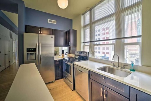 Fridge, microwave, oven, stovetop