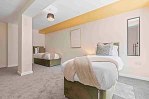 3 bedrooms, WiFi - Stylish 3BR City Centre Apartment (Leicester)