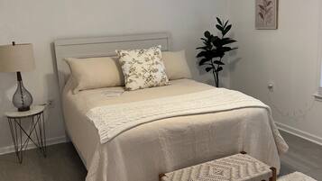 Iron/ironing board, Internet, bed sheets
