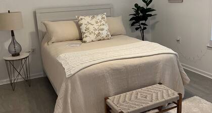 Cozy 2-bedroom apartment at the Oaks in charming Florence.