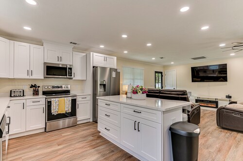Casa Magnolia Augusta 
Modern Retreat w/ Spacious Yard 
3-bedroom House 
