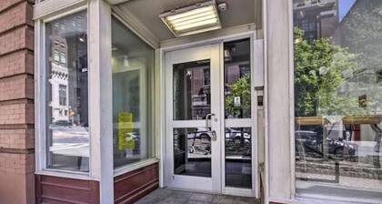 Downtown Stay Near Harbor & Stadiums