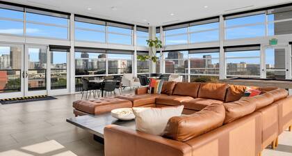 2BR Family Getaway, Rooftop Pool in Downtown Orlando!