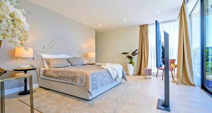 Seafront Stay in Necujam Bay