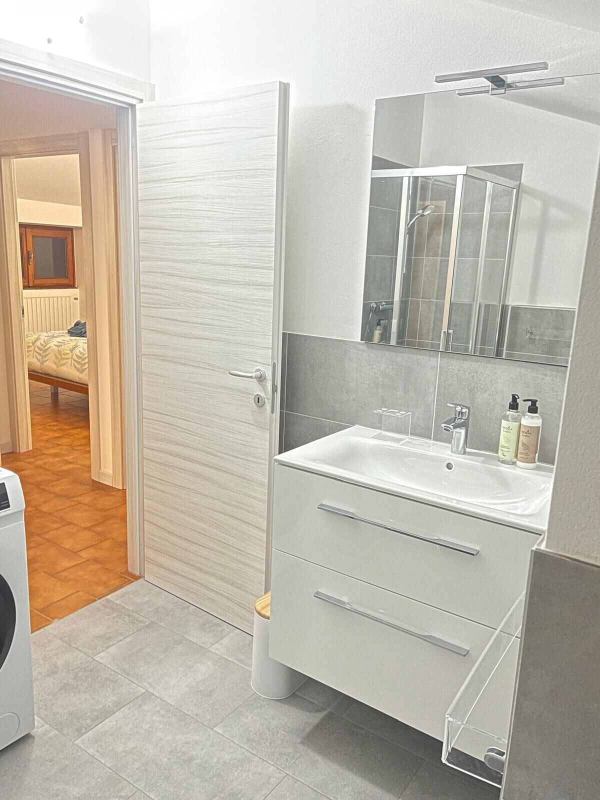 Dusche, Haartrockner, Bidet, Handtücher