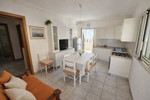 Interior - Beach House 50m from the Sea | 2 Bedrooms, 2 Bathrooms, Air Conditioning (Torre Pali)