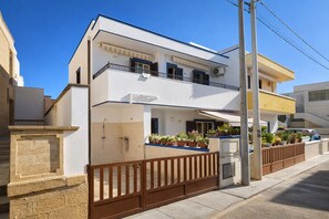 Exterior - Beach House 50m from the Sea | 2 Bedrooms, 2 Bathrooms, Air Conditioning (Torre Pali)