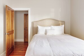 3 chambres, fer et planche à repasser, Wi-Fi, draps fournis