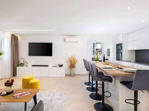 Dining - Modern Luxury Near Diocletian's Palace (Split)