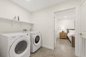 Luxury House, 2 Bedrooms, Kitchen | Interior - Magazine Inn (Lafayette)