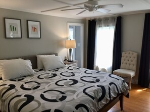 3 bedrooms, WiFi, bed sheets - Historic Saratoga House: Two Blocks from Broadway - Track Season (Saratoga Springs)