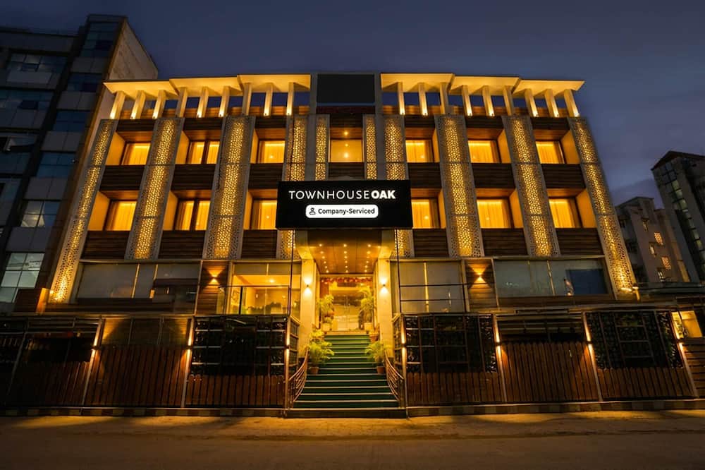 Deluxethe Golden Crown Hotel