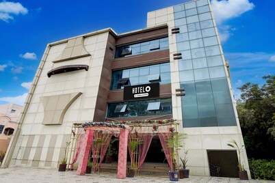 Hotel O Rani Durgawati Crossway