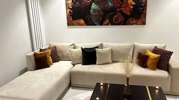 Apartemen, 1 kamar tidur, Boleh Merokok, balkon | Area keluarga