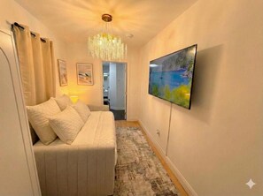 Comfort Apartment, City View | Living area